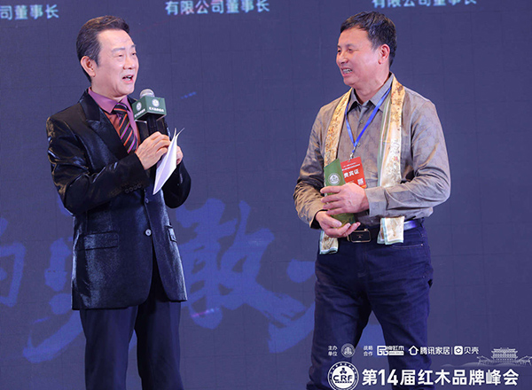 逐光前行，满载荣耀 | 888集团平台
红木接受央视主持人采访